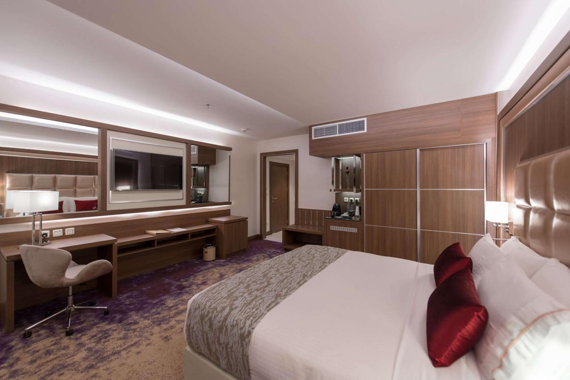Ramada By Wyndham Continental Jeddah Hotel Exterior photo