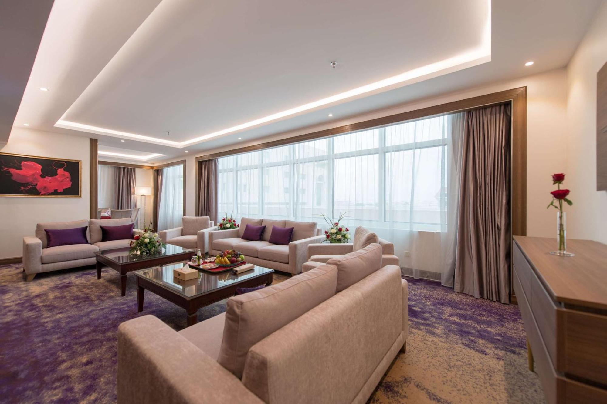Ramada By Wyndham Continental Jeddah Hotel Exterior photo