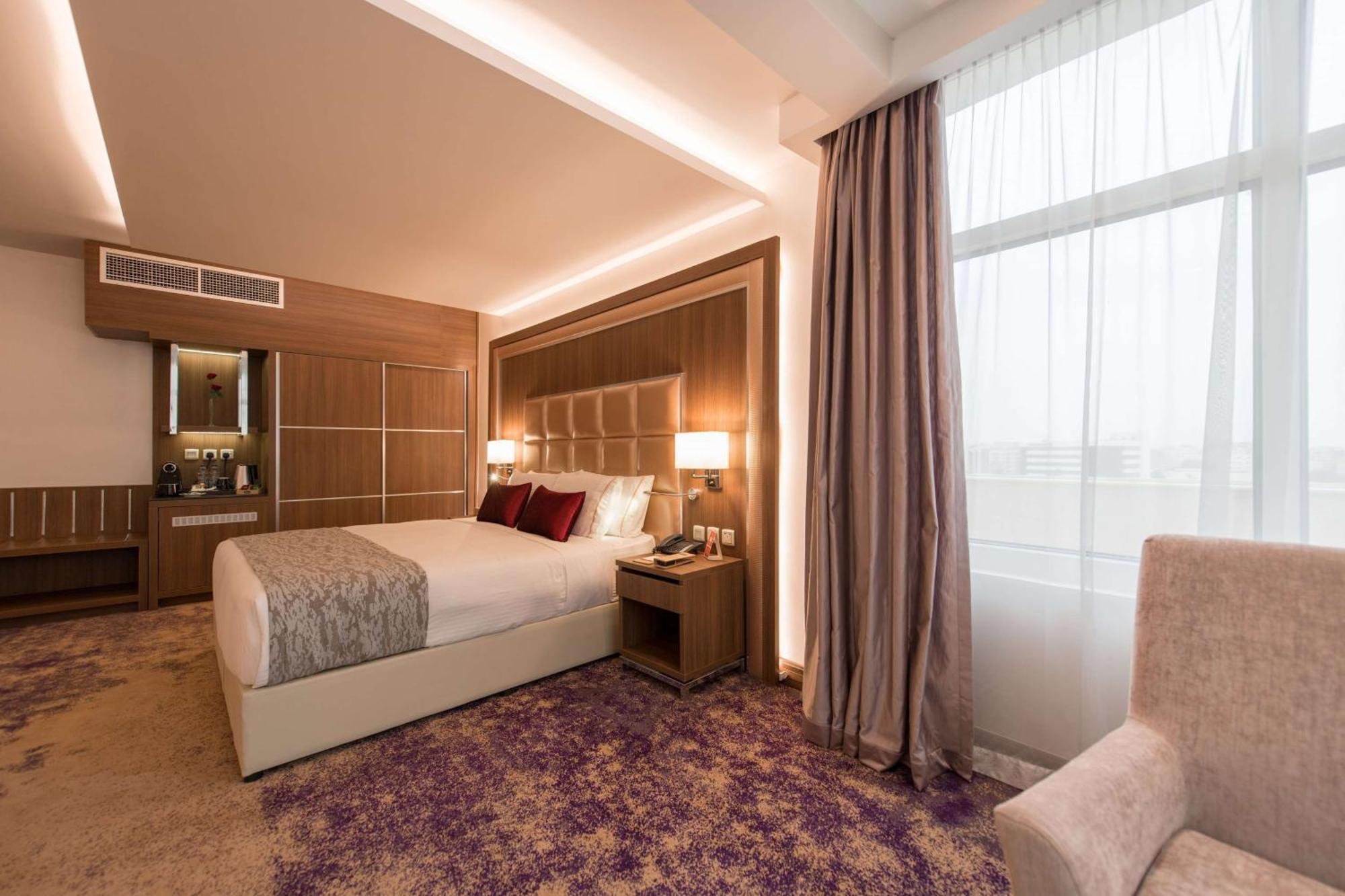 Ramada By Wyndham Continental Jeddah Hotel Exterior photo