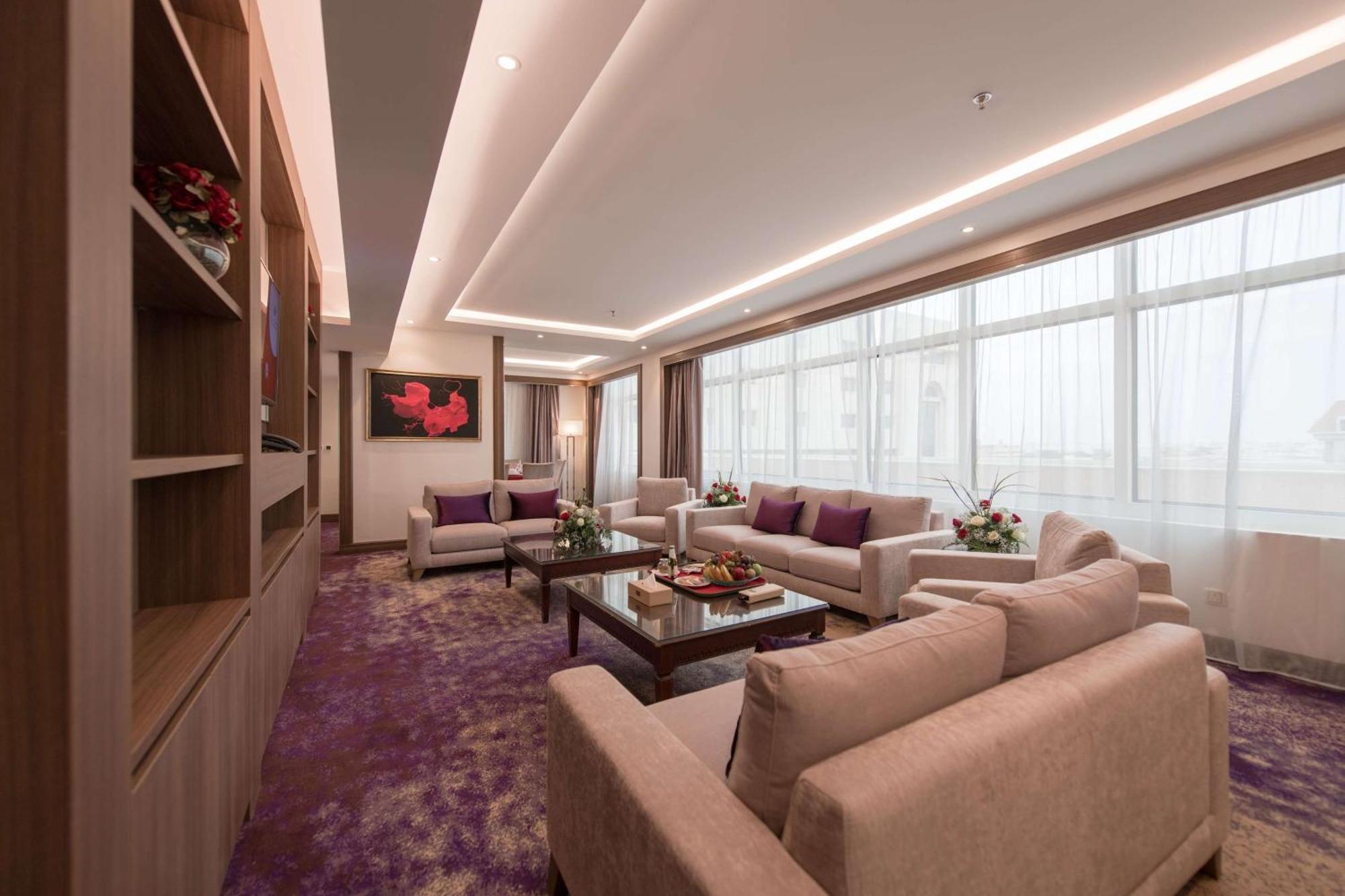 Ramada By Wyndham Continental Jeddah Hotel Exterior photo