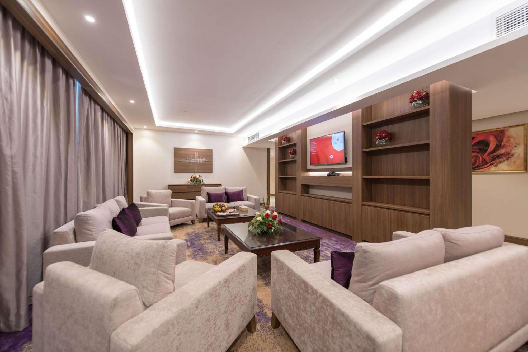 Ramada By Wyndham Continental Jeddah Hotel Exterior photo