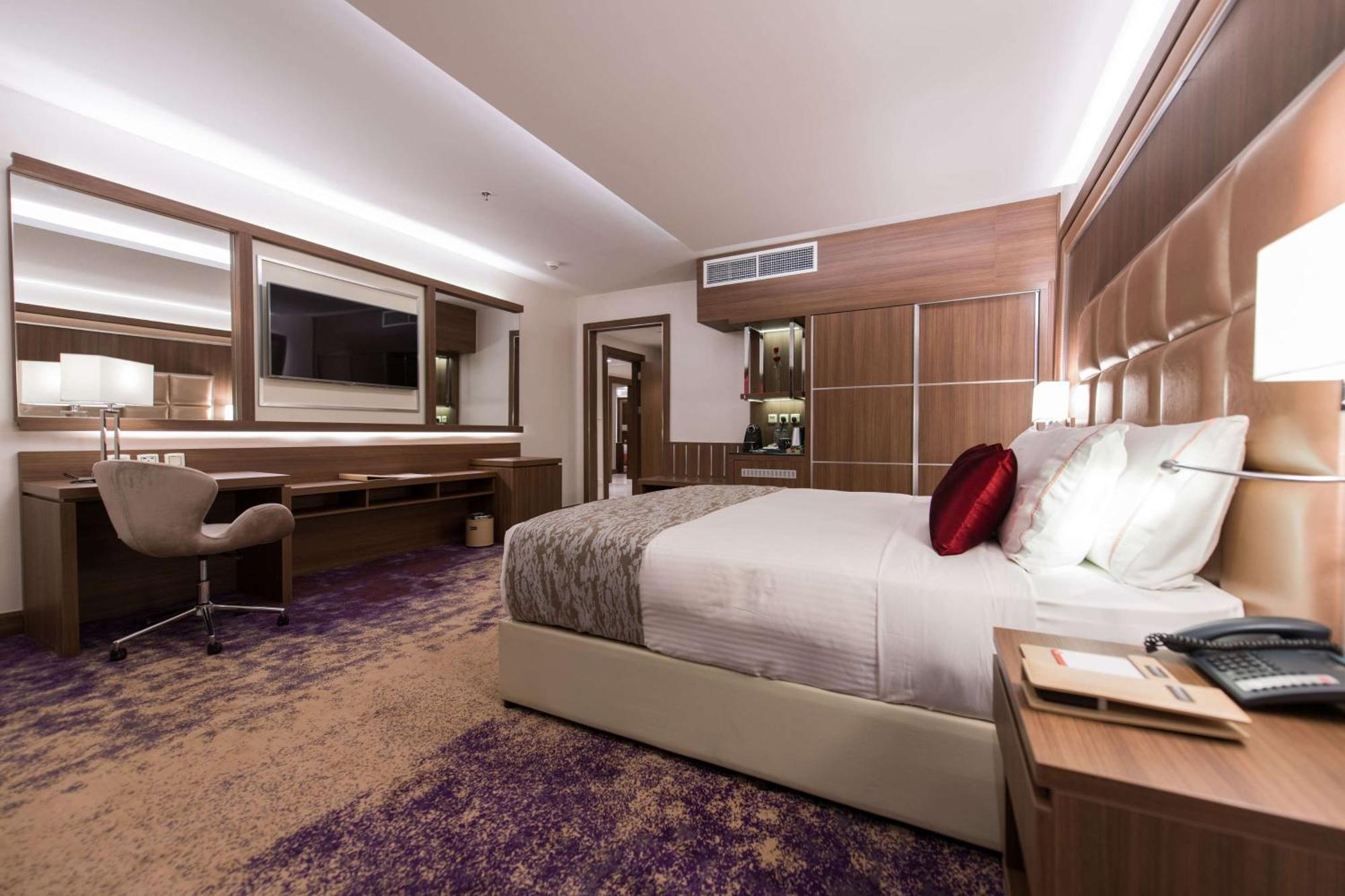 Ramada By Wyndham Continental Jeddah Hotel Exterior photo