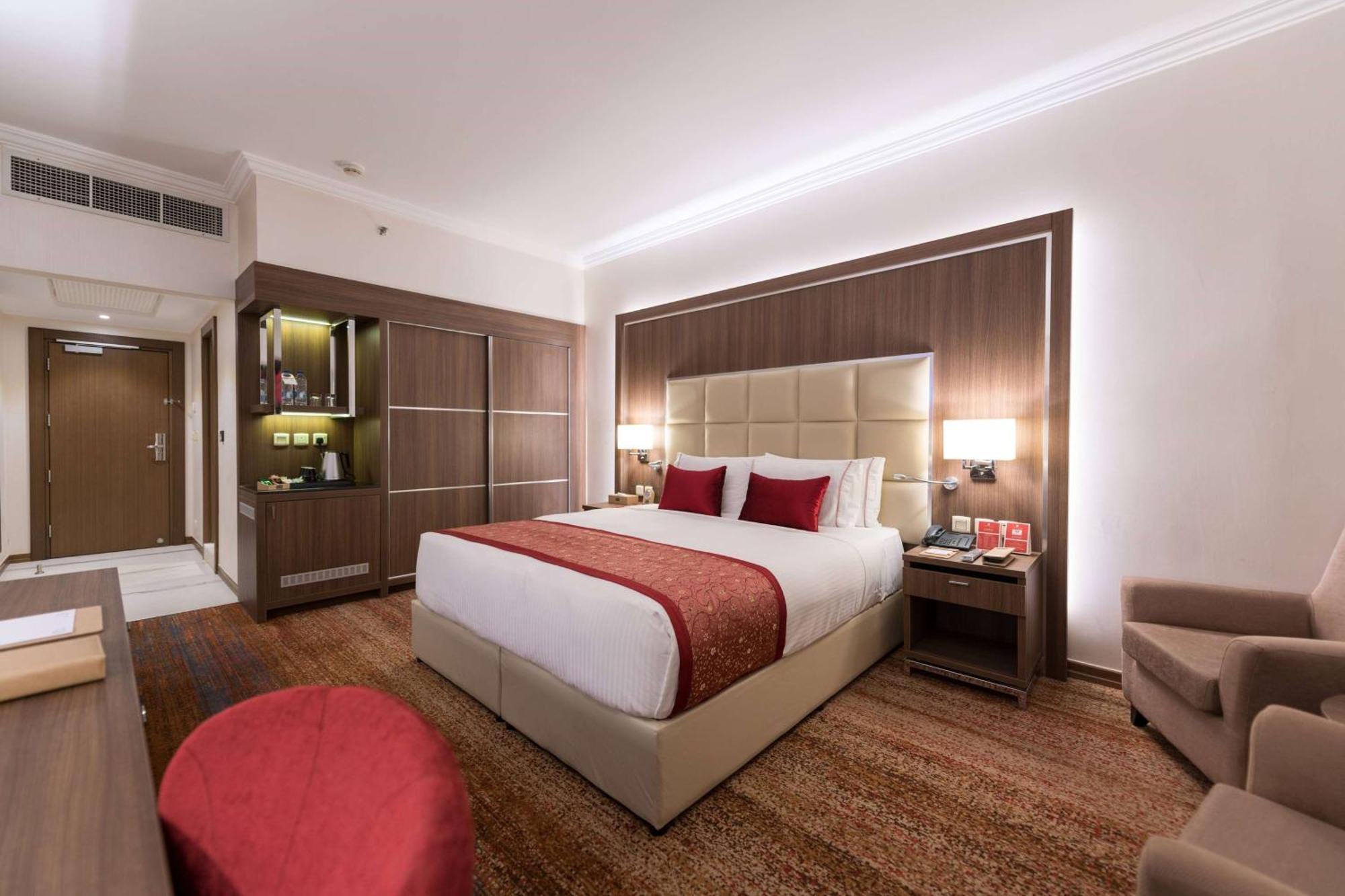 Ramada By Wyndham Continental Jeddah Hotel Exterior photo