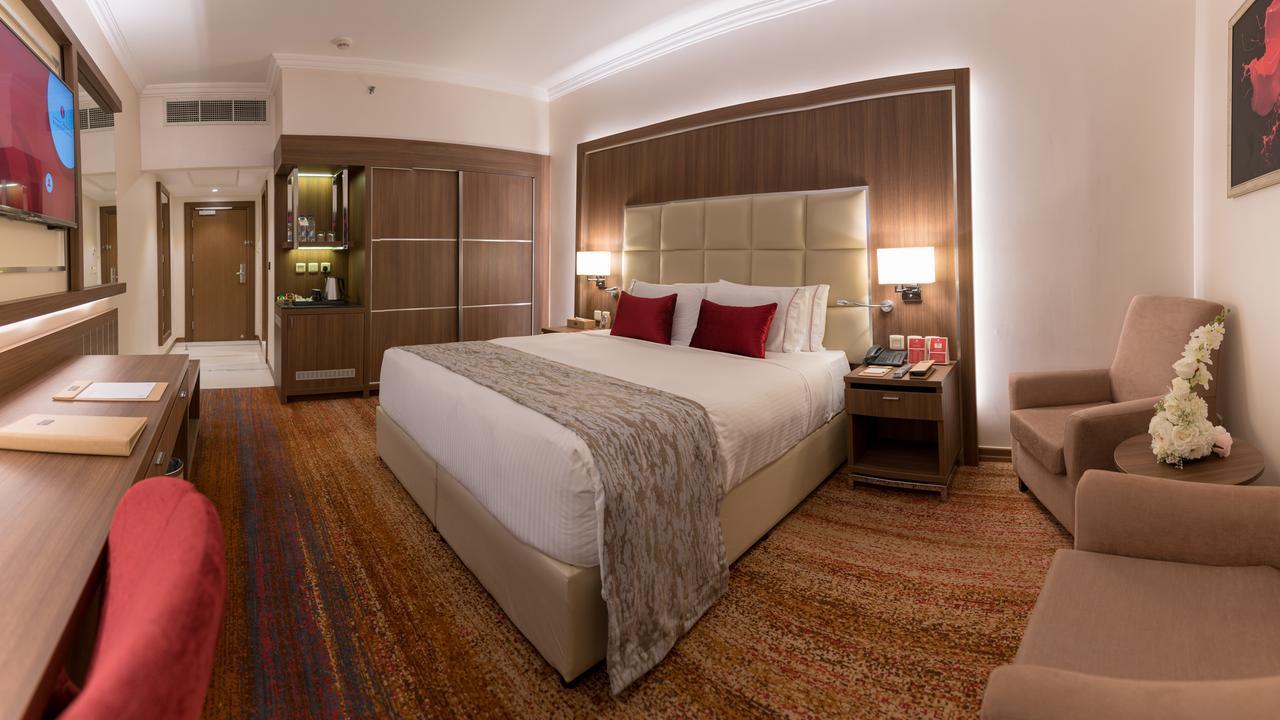 Ramada By Wyndham Continental Jeddah Hotel Exterior photo